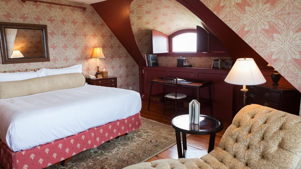 Deluxe King Room Third Floor