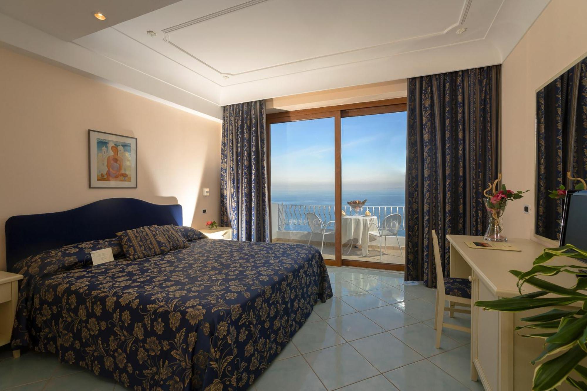 Deluxe Double or Twin Room Sea View