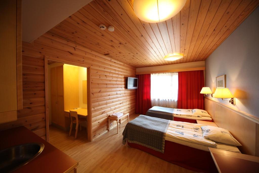 Family Room (2 Adults + 2 Children)
