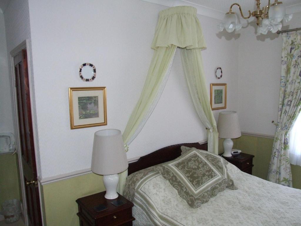 Double Room Bath