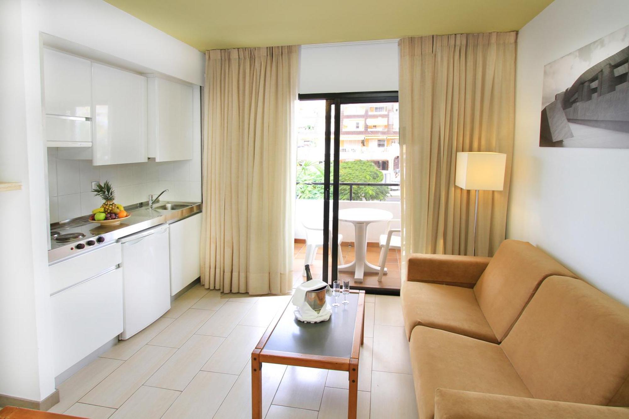 Studio with Balcony (2 Adults + 1 Child),429035316:JPEG