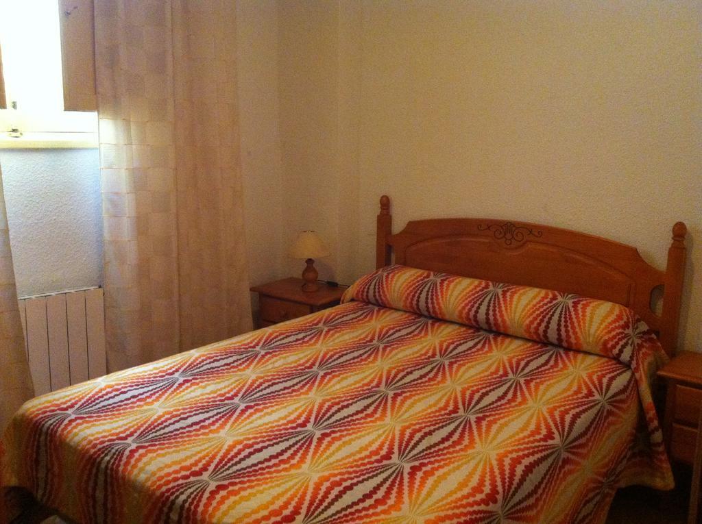Quarto Duplo com Cama Extra e Banheiro privativo