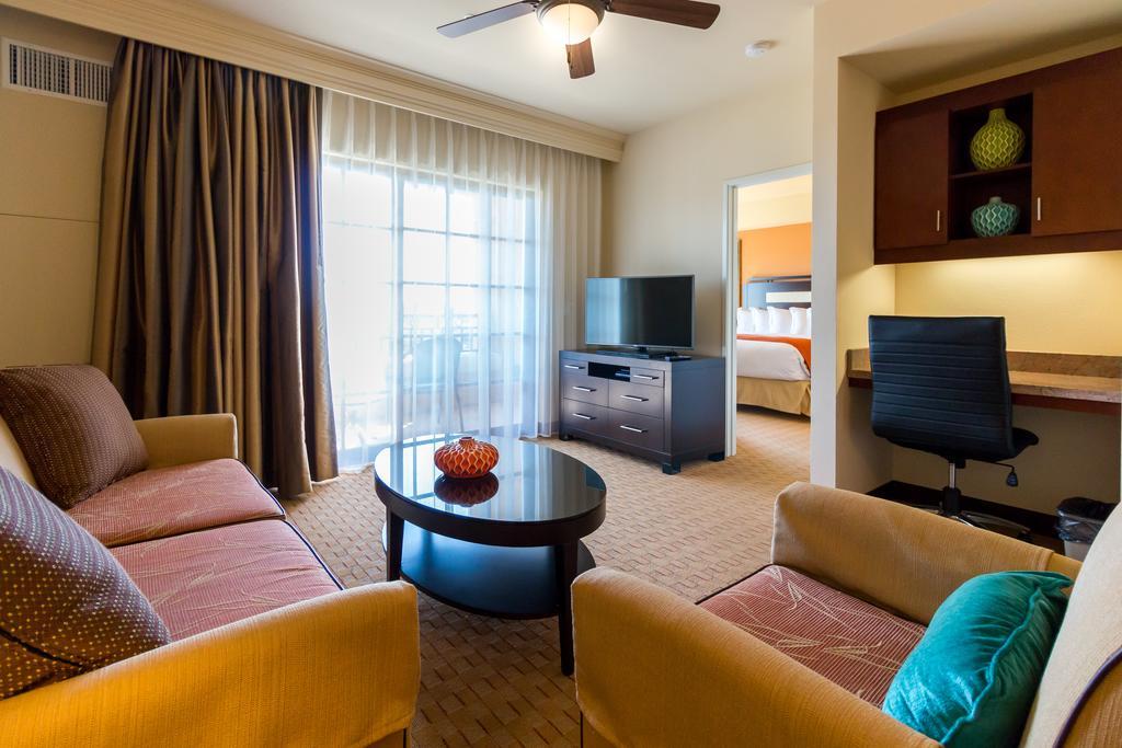 Suite apartamento en condominio de 2 dormitorios