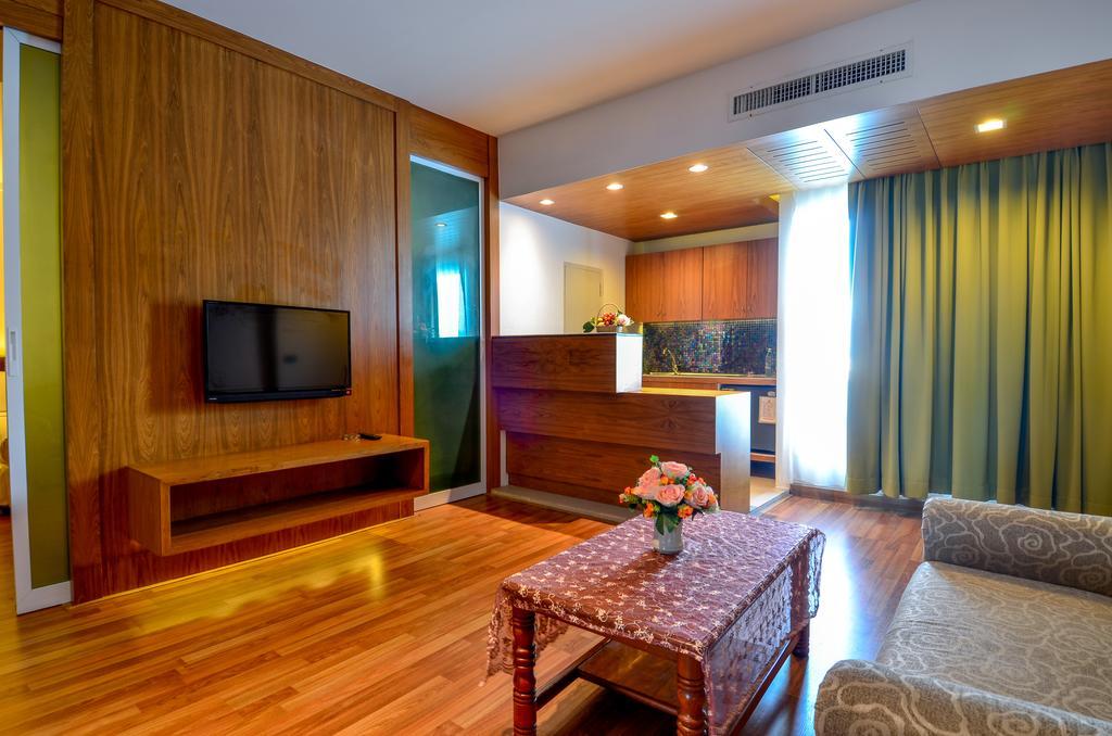 Standard Suite,435469086:JPEG