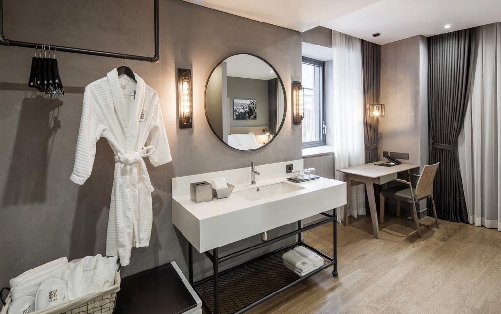 Junior Deluxe Double Room