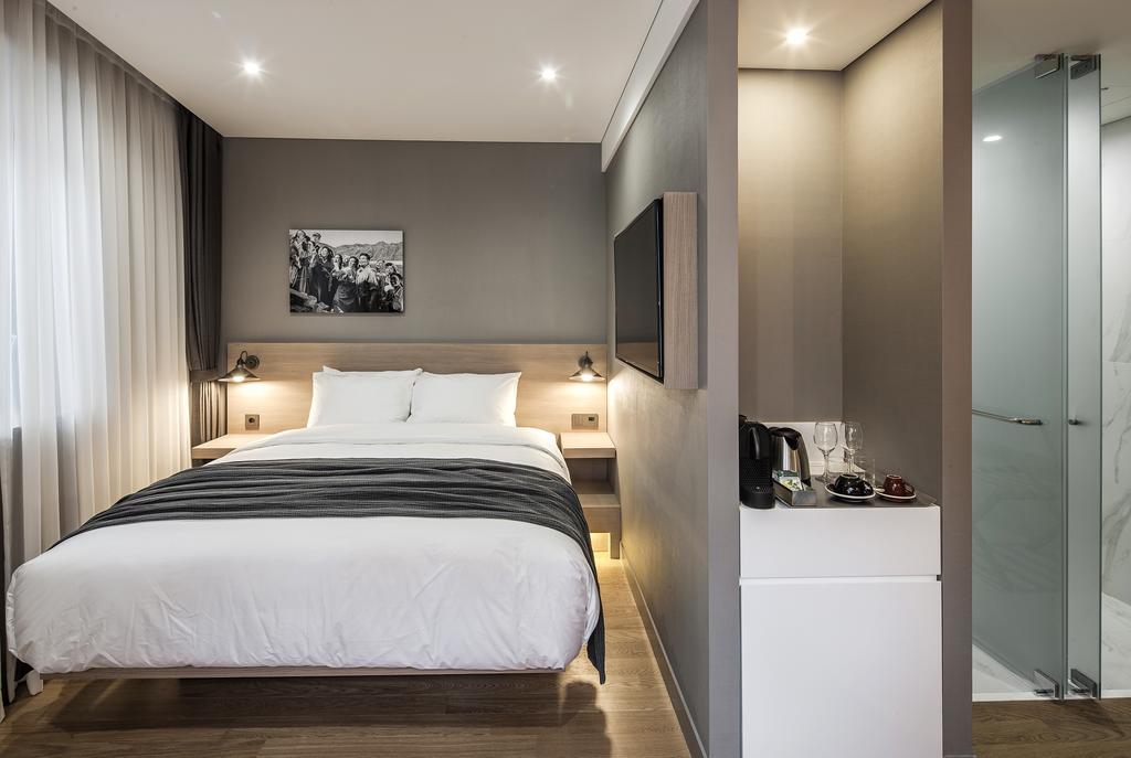 Junior Deluxe Double Room