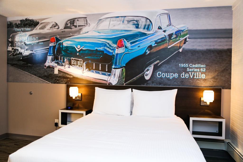 Habitación con cama grande