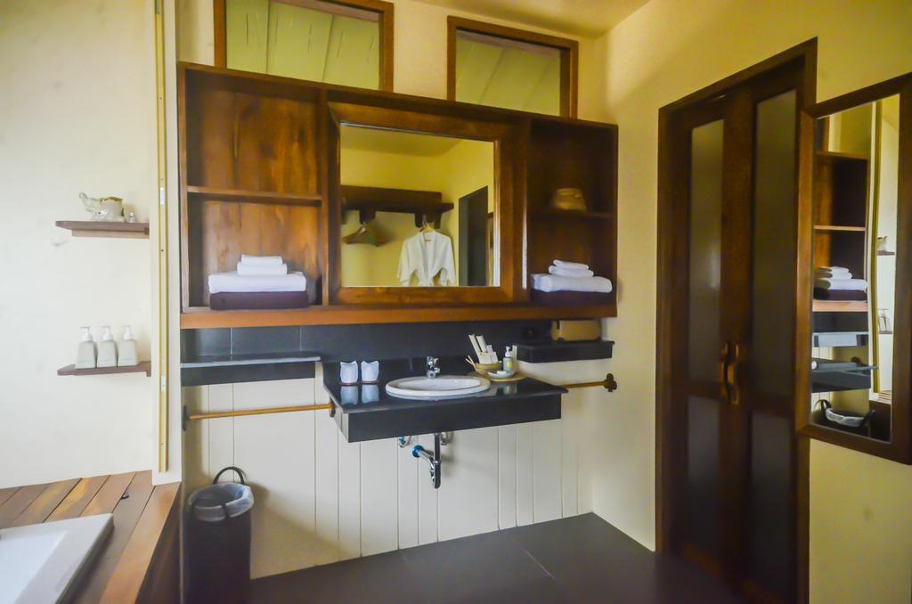 Acomodação Deluxe com Banheira de Hidromassagem e Vista Mar