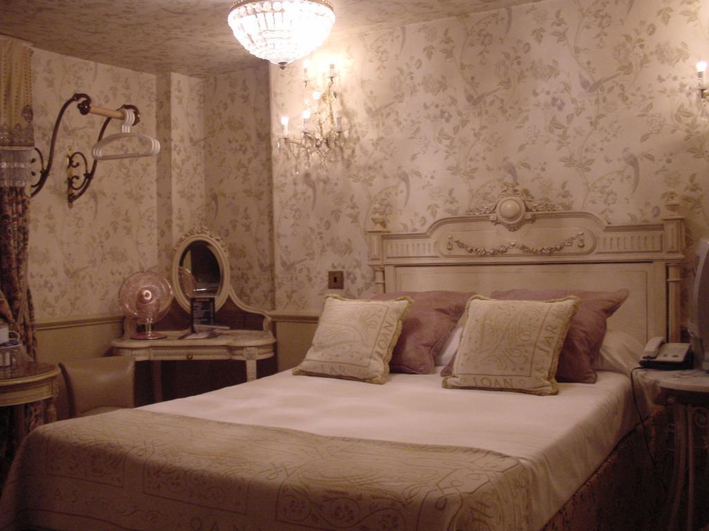 Double Room,435578619:JPEG