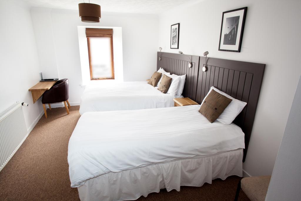 Double or Twin Room with Sea View,435587532:JPEG