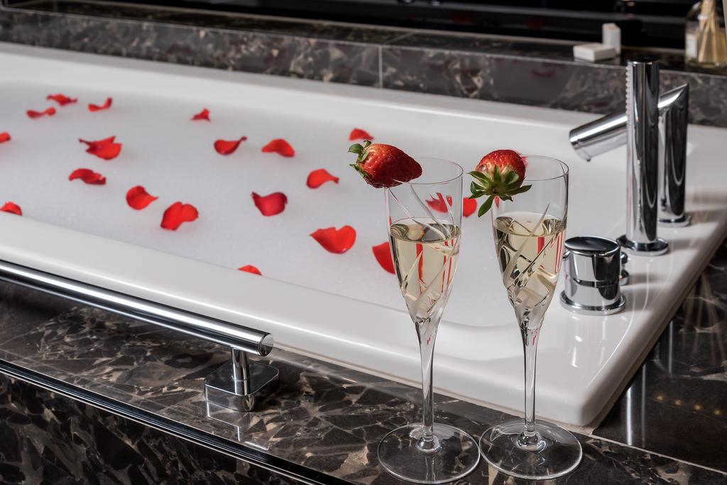 Penthouse Suite Spa Bath
