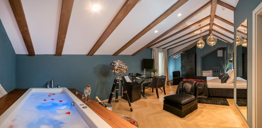 Penthouse Suite Spa Bath