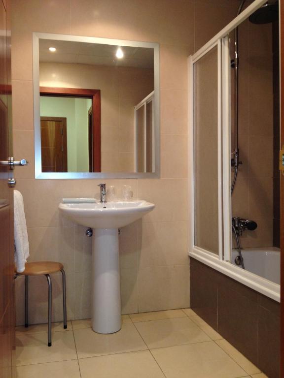 Quadruple Room Bathroom