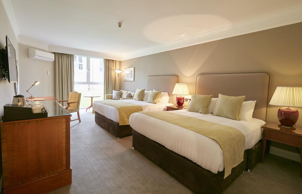 Deluxe Family Room