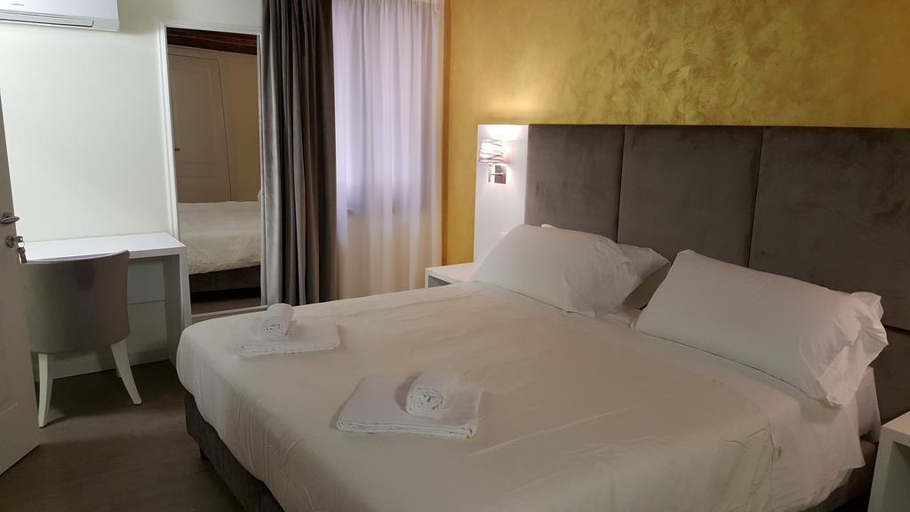 Double or Twin Room Private Bathroom