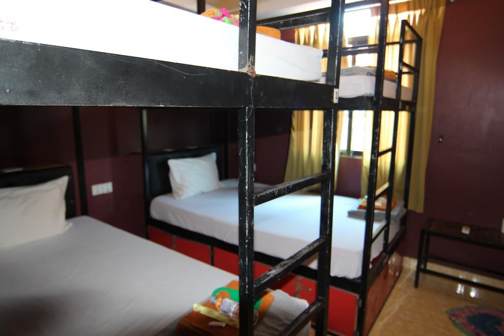 Single Bed Mixed Dormitory Room