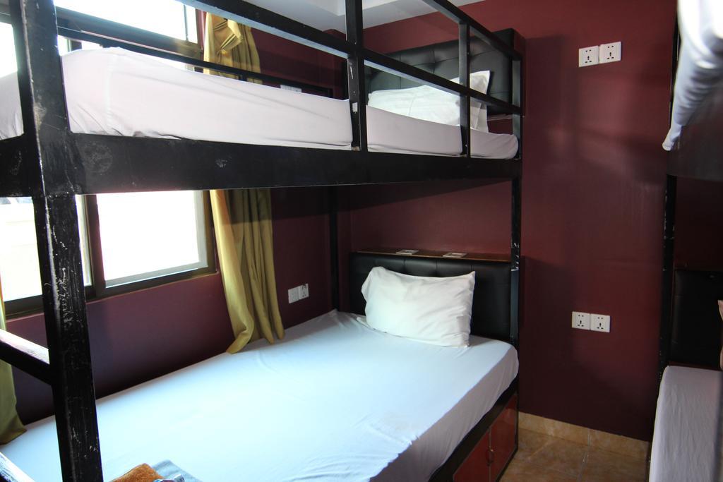 Single Bed Mixed Dormitory Room