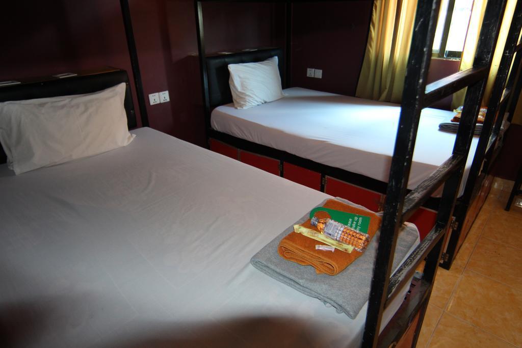 Single Bed Mixed Dormitory Room
