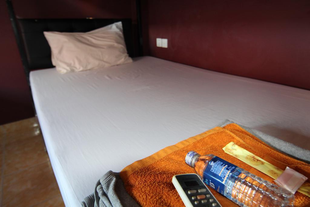 Single Bed Mixed Dormitory Room