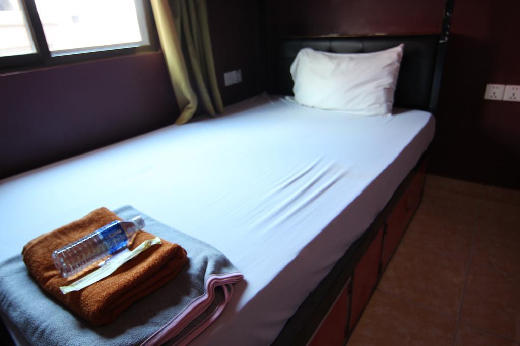 Single Bed Mixed Dormitory Room