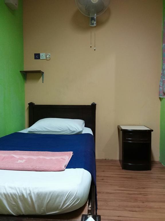 Single Room with Shared Bathroom (Air Conditioning)