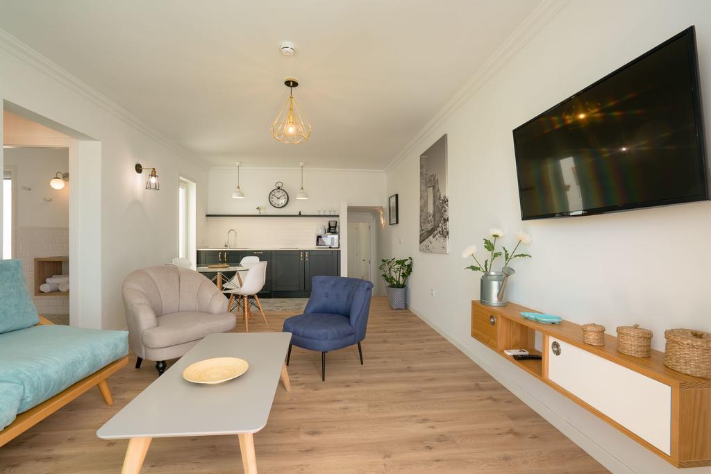 Two-Bedroom Suite with Hot Tub - Beach Front,445356666:JPEG