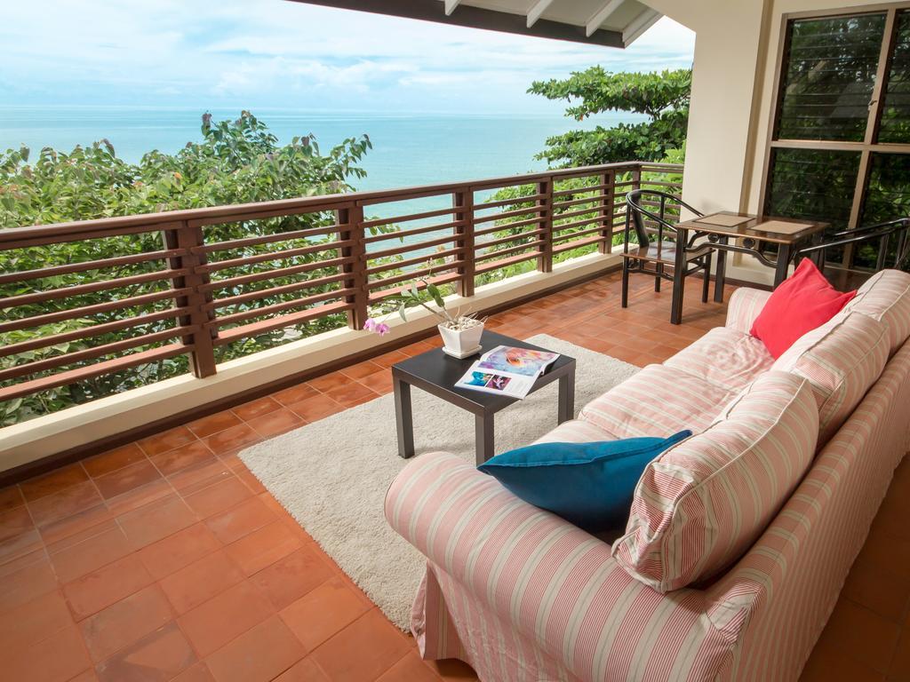 ocean front deluxe 1 bedroom villa