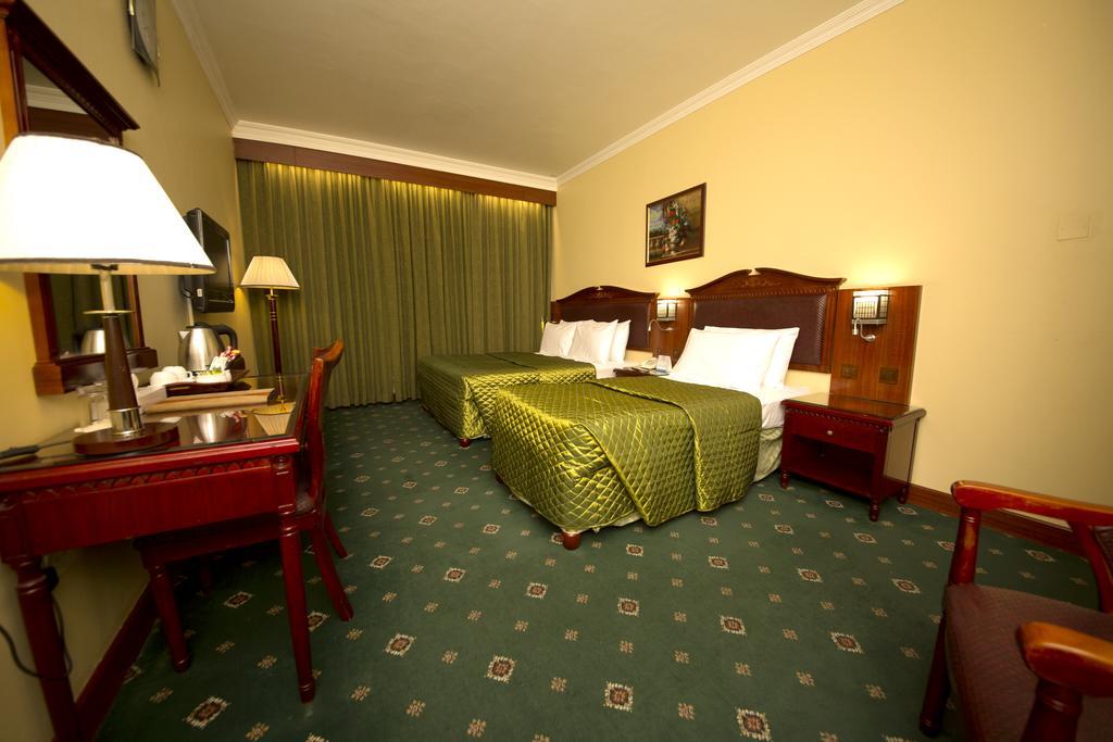 Deluxe Family Room