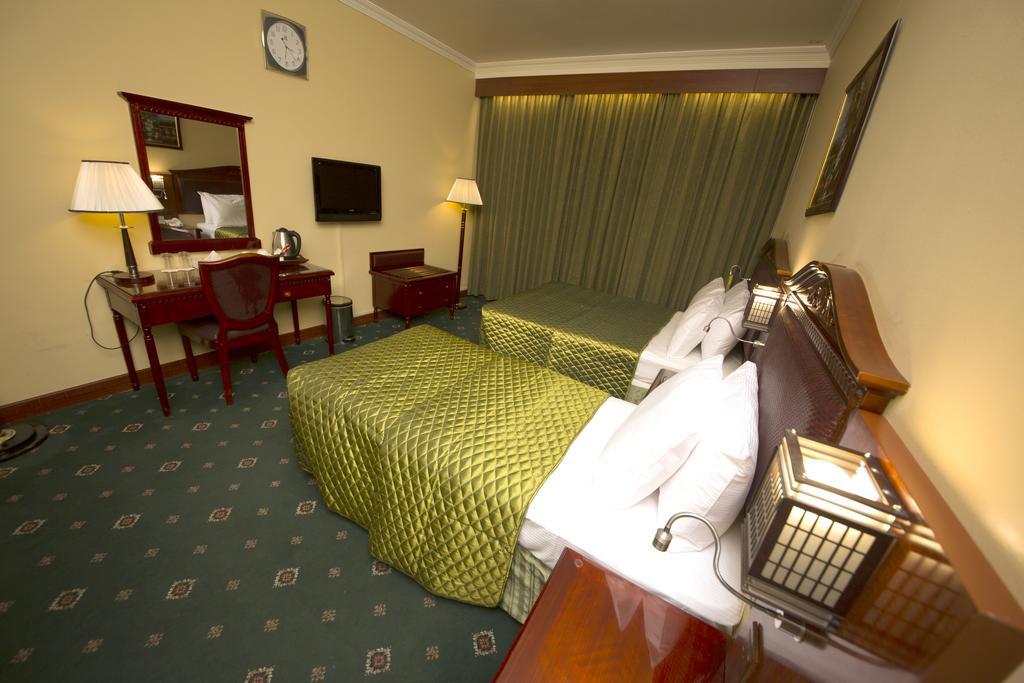 Deluxe Family Room