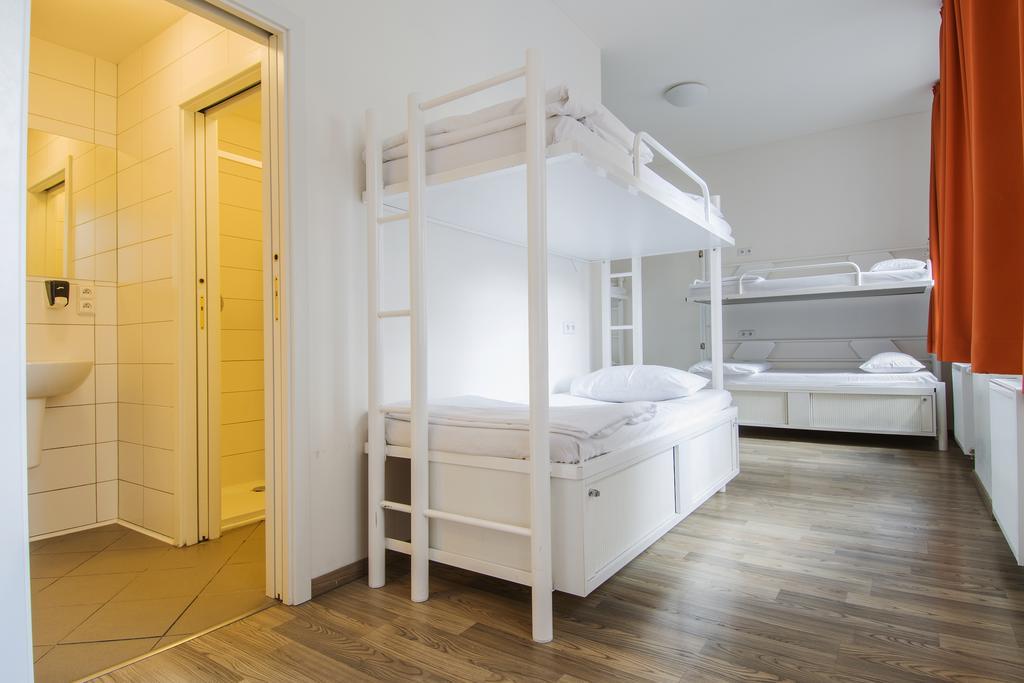 Bed 7-Bed Mixed Dorm Ensuite