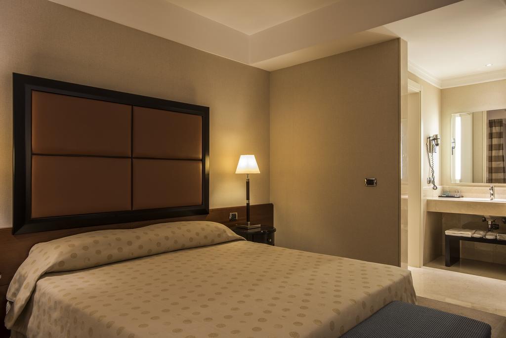 Deluxe Double or Twin Room City View