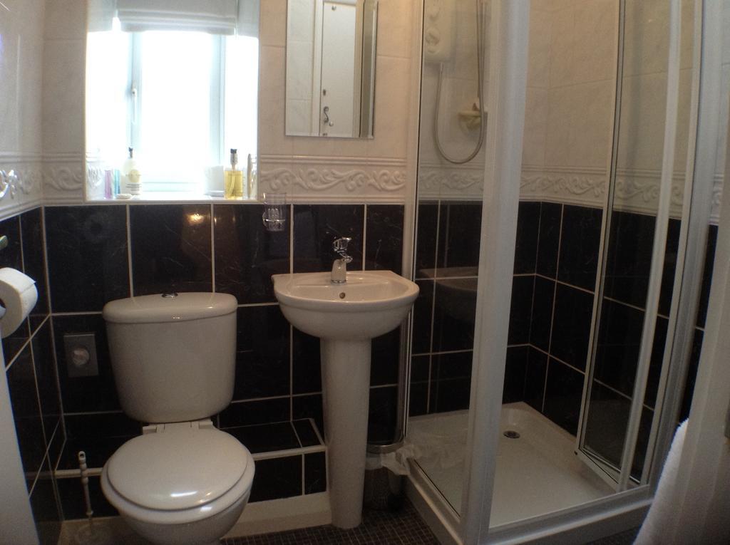 Twin Room with Private External Bathroom