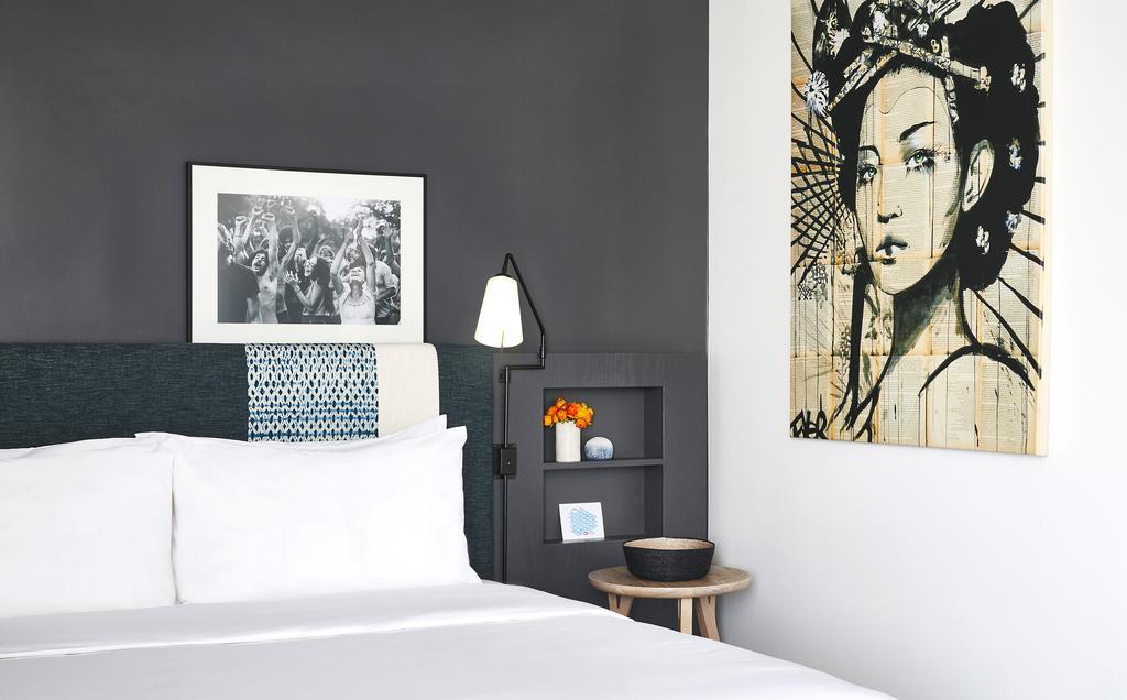 Kamer met Kingsize Bed en een Balkon en Uitzicht op de Stad