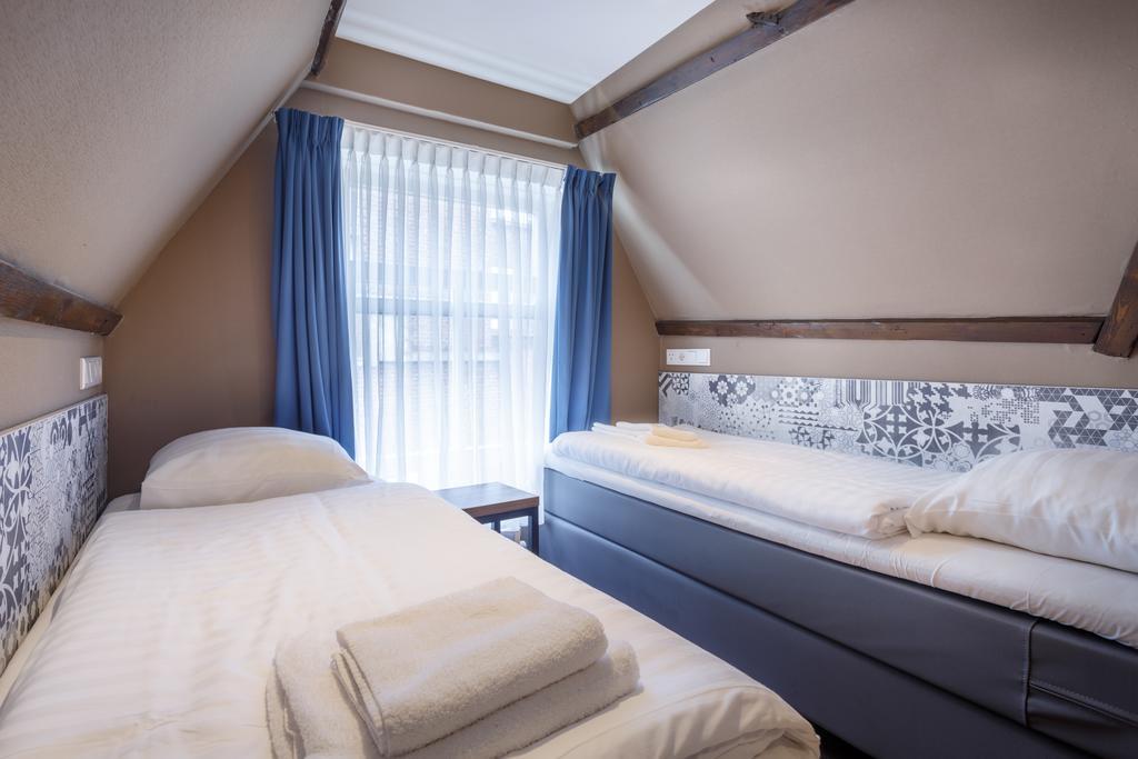 Twin Room Private Bathroom
