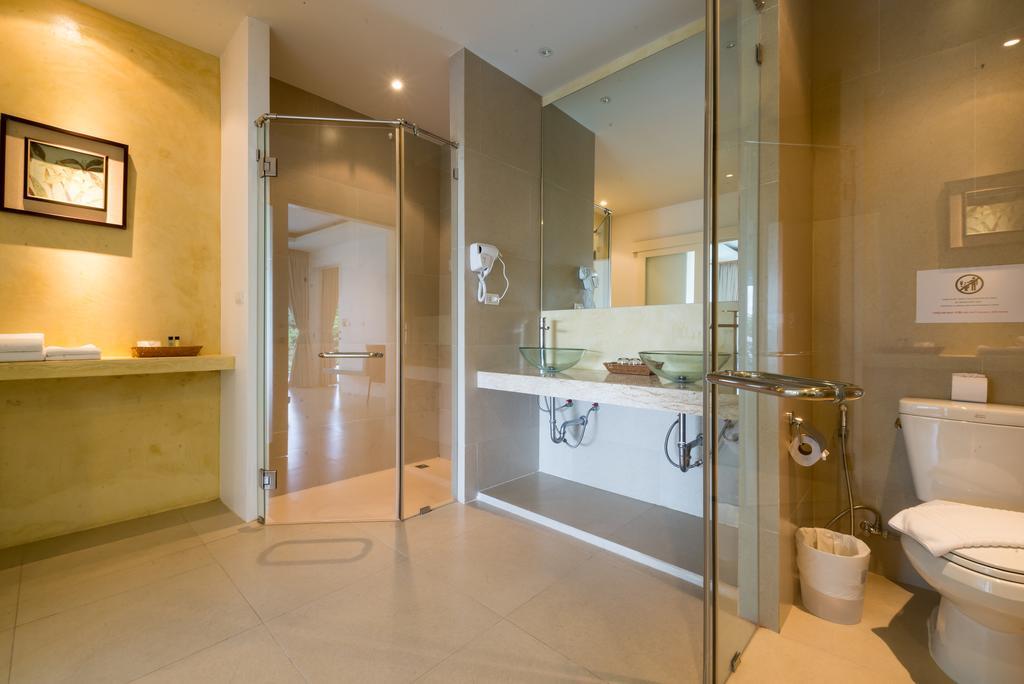 Suite Deluxe avec Piscine - Vue Partielle sur Mer