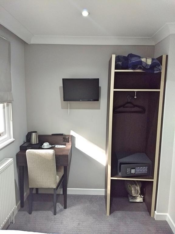 Single Room Private External Bathroom
