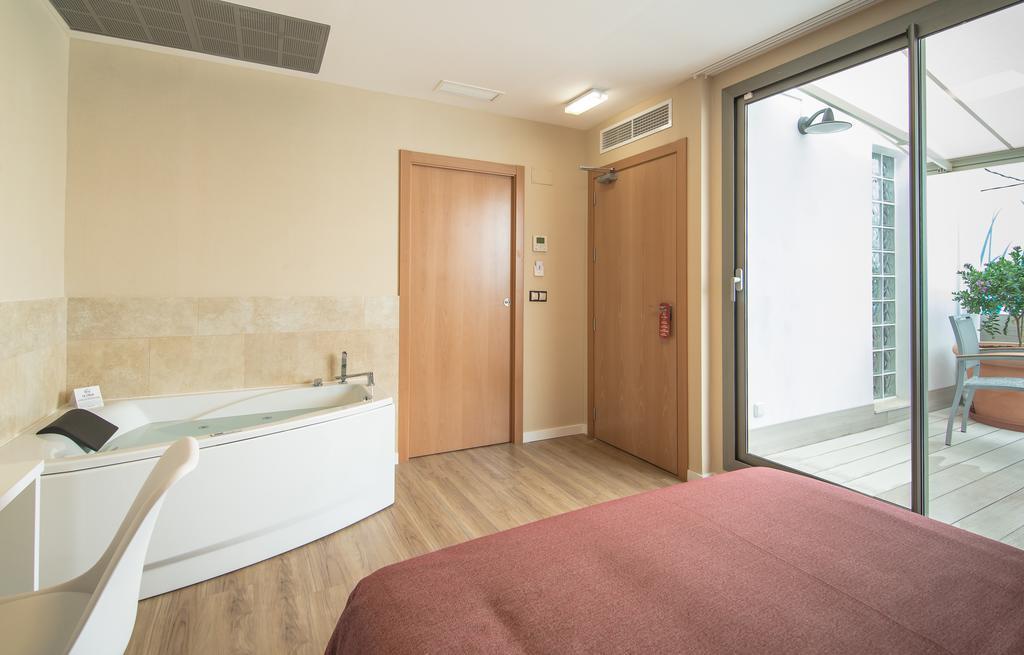 Deluxe Double Room Balcony,255501025:JPEG