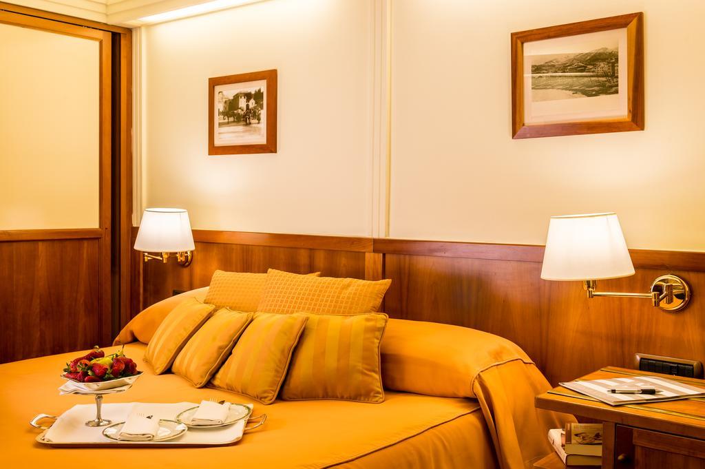 Chambre Double ou Lits Jumeaux avec Balcon et Vue Partielle sur la Mer