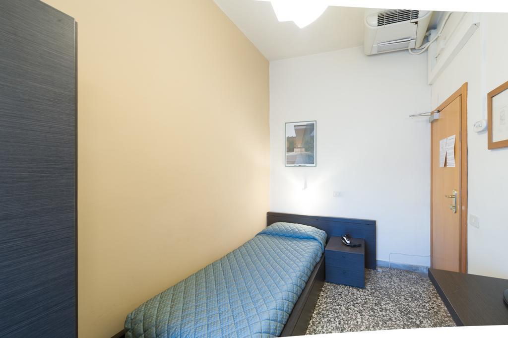 Quarto Individual com Banheiro Compartilhado