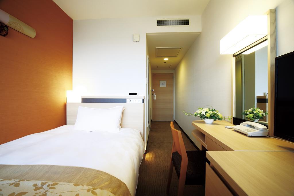 Single Room Smoking,1213237204:JPEG