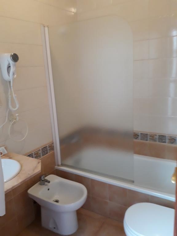Single Room Private External Bathroom