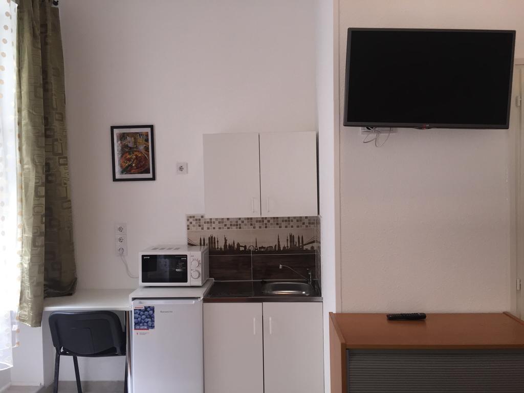 Studio Kitchenette