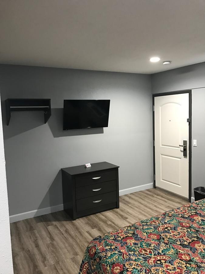 Queen Room Smoking
