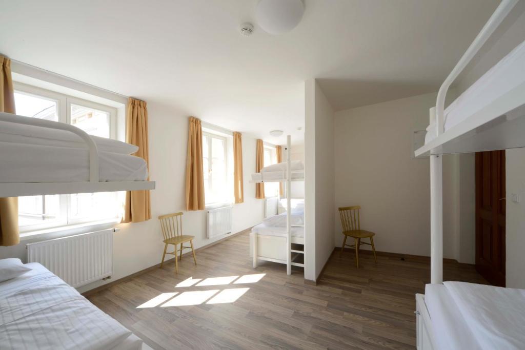 Bed 8-Bed Mixed Dorm Ensuite