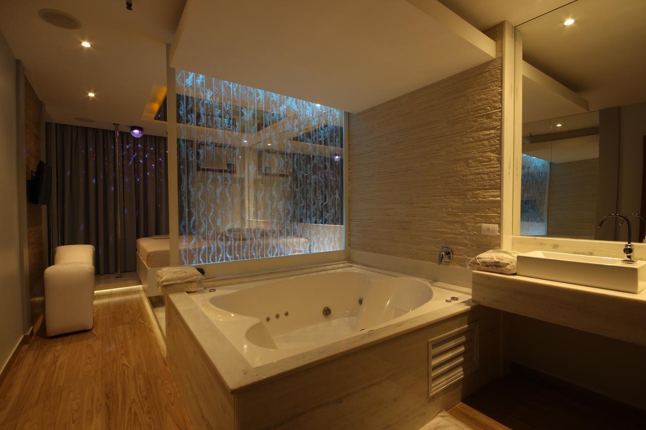 Luxury Suite Spa Bath
