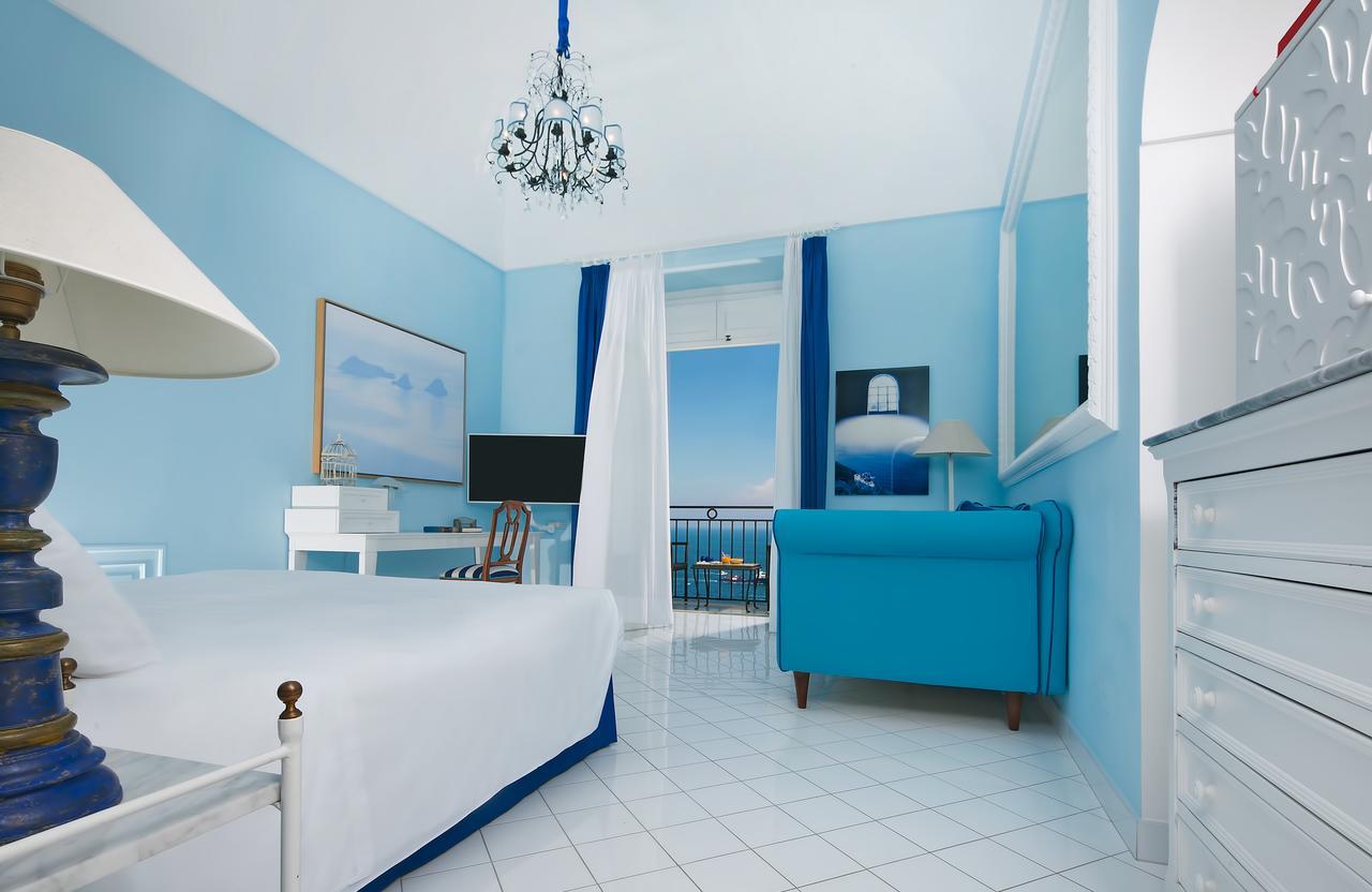 Deluxe Double Room with Sea View and Balcony