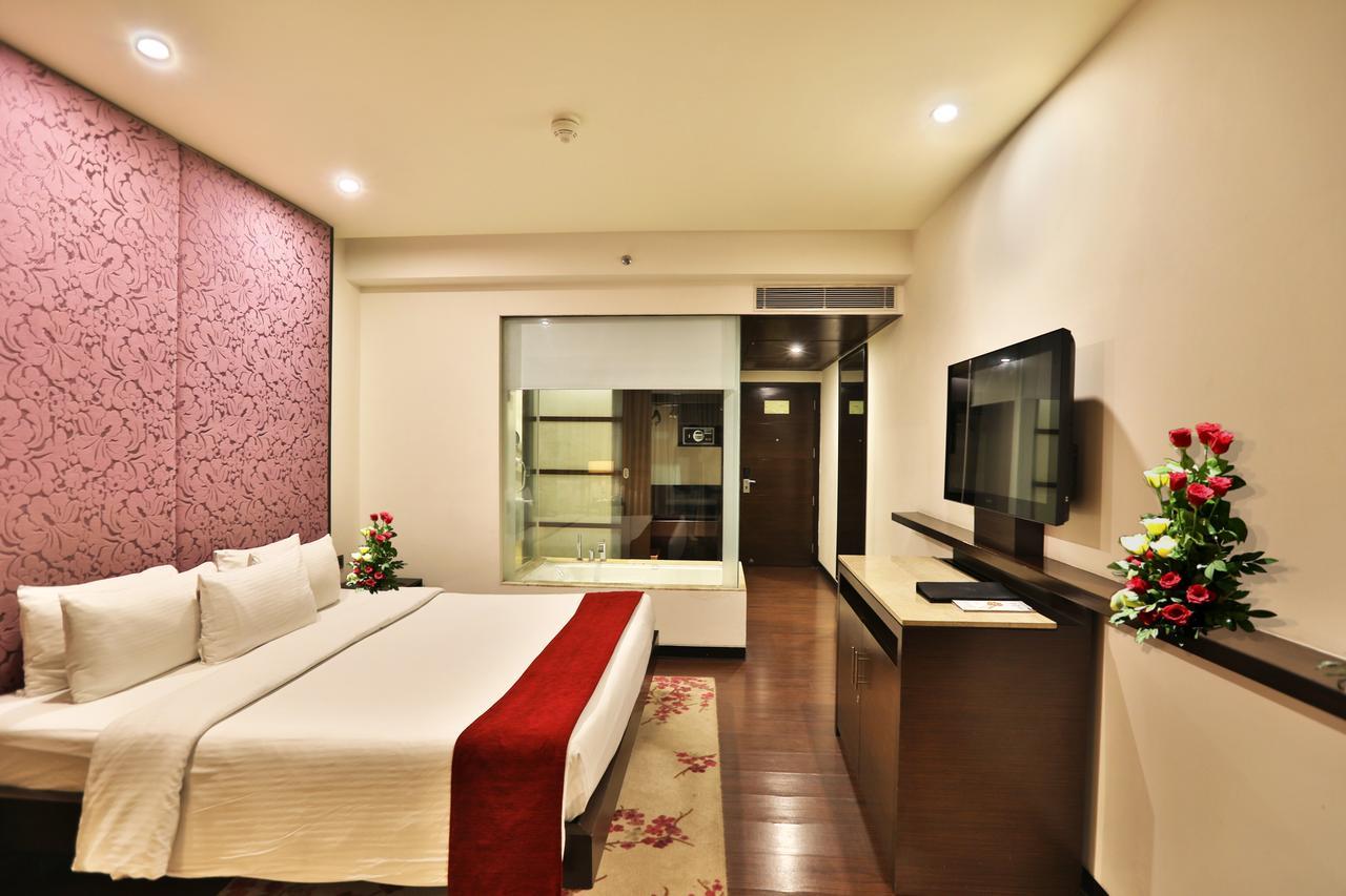 Suite King Room with Bath Tub