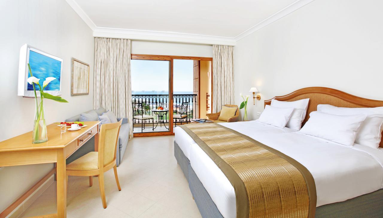 Camera Classic con 1 Letto King-Size e Vista Mare Parziale