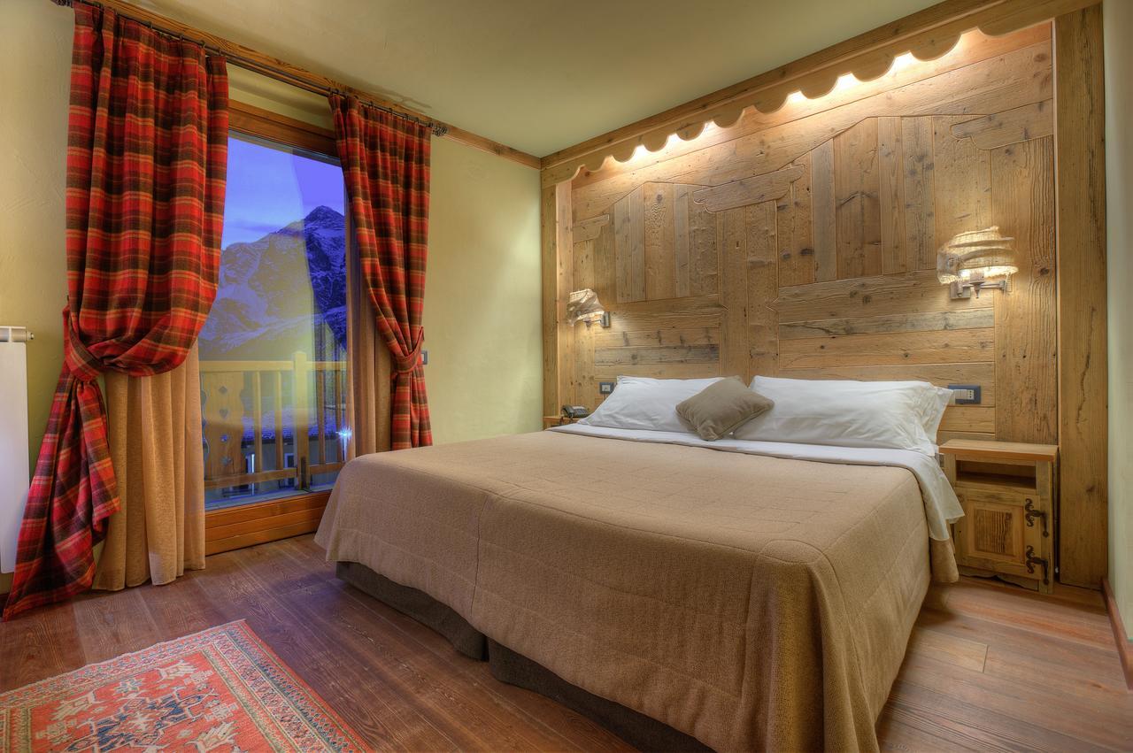 Quarto com Cama de Casal ou 2 de Solteiro