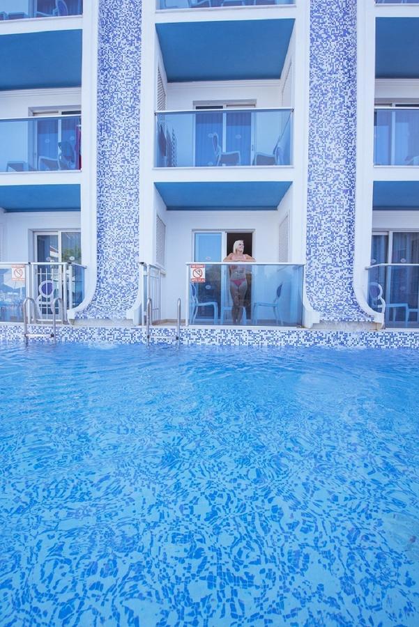 Quarto com Vista da Piscina